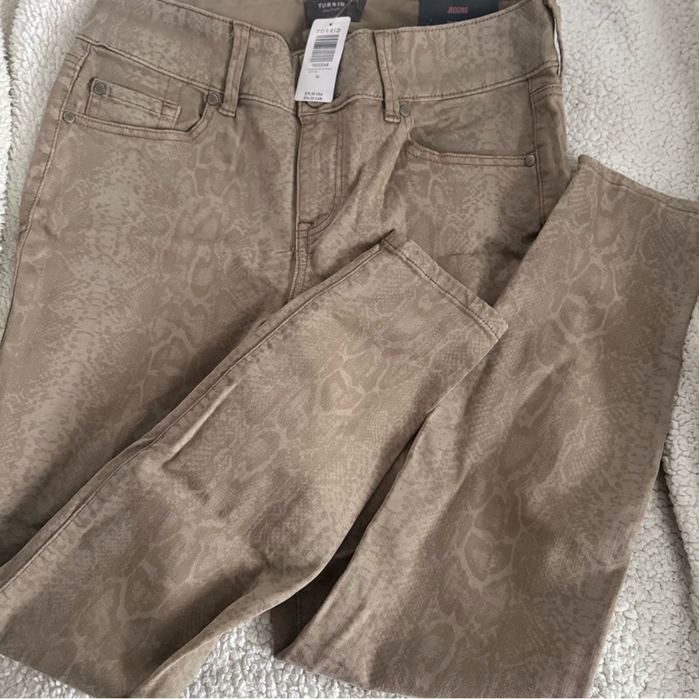 New size 14r womans Torrid Jegging super soft